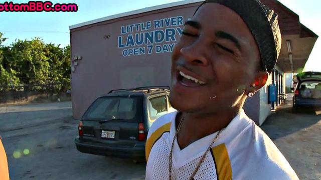 Black picked up stud gets fucked outdoors by white top for cash