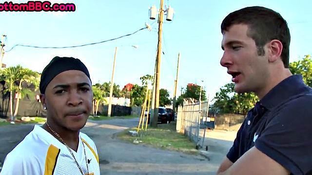 Black picked up stud gets fucked outdoors by white top for cash