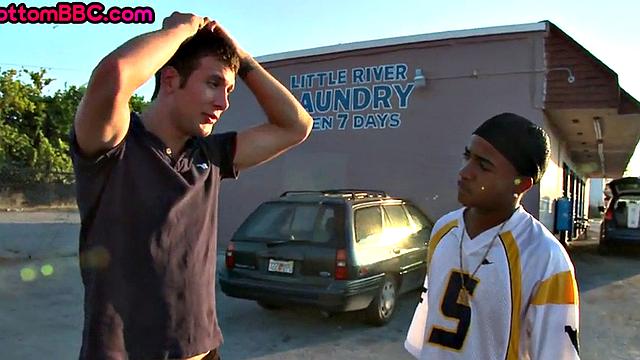 Black picked up stud gets fucked outdoors by white top for cash