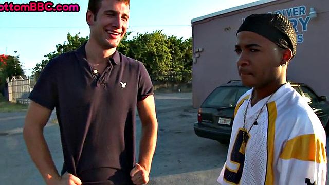 Black picked up stud gets fucked outdoors by white top for cash