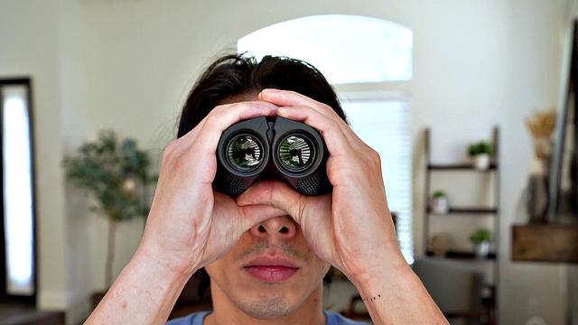 четверо взрослых трахаются после апокалипсиса ради выживания