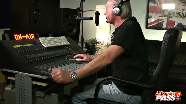 Hot chicks showing up for interview 4K