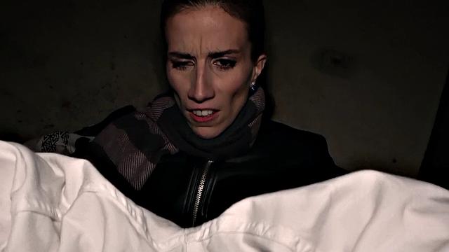 Watch this hot chick give a steamy outdoor handjob and get a hot facial