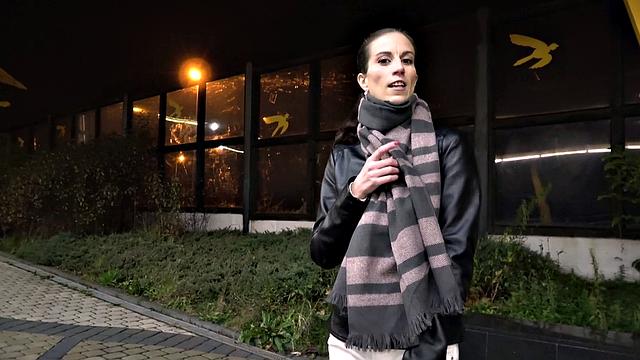 Watch this hot chick give a steamy outdoor handjob and get a hot facial