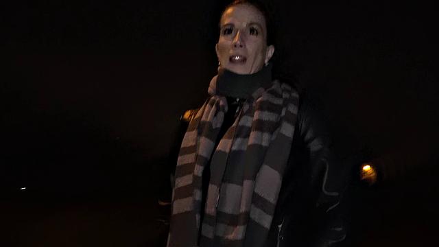 Watch this hot chick give a steamy outdoor handjob and get a hot facial