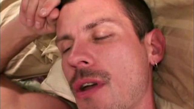 брутальные работяги дрочат вместе и мощно кончают