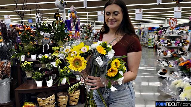 Мэдисон выдал финиш Линдси, чтобы не скучала дома с полной пиздой спермы - финал сезона с иронией и прощанием.