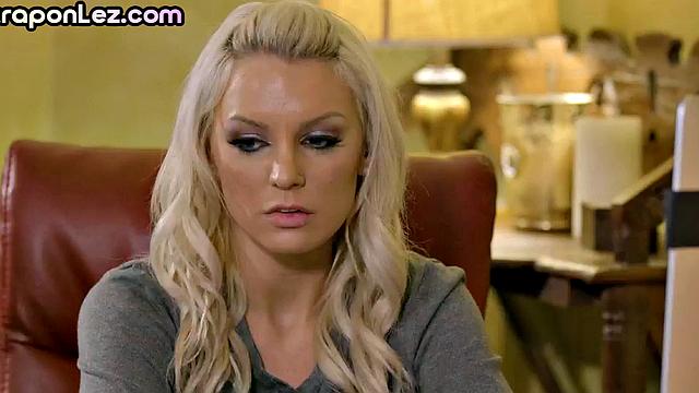 Secretary dyke eating nympho slut after facesitting