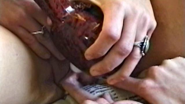 Retro lesbian spreading action