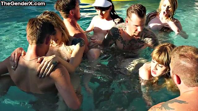 Tattooed bae spreads ass for lover