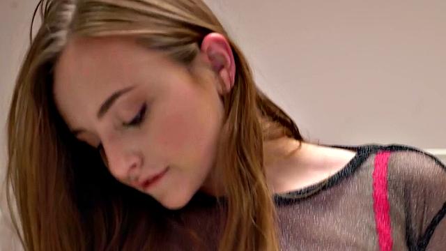 Stepmom with brown hair pleases her stepdaughter in her girl room