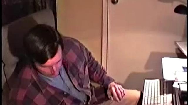 Ray is a computer technician, so it's no surprise he has that typical geek personality. He is somewhat aloof, and doesn't interact much.