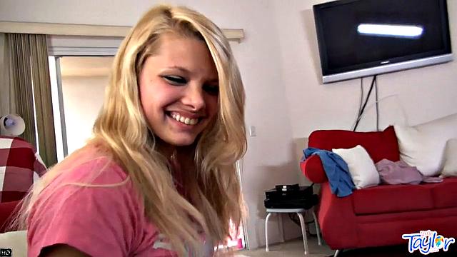 Тейлор устроила pov минет и пообещала не кусать - хоть и хотелось!