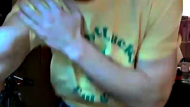 Заку помогает друг Тайлер Хейкок