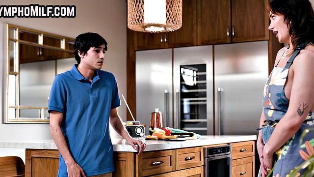 пошлая мачеха в кухне: вместо ужина - горячий анал