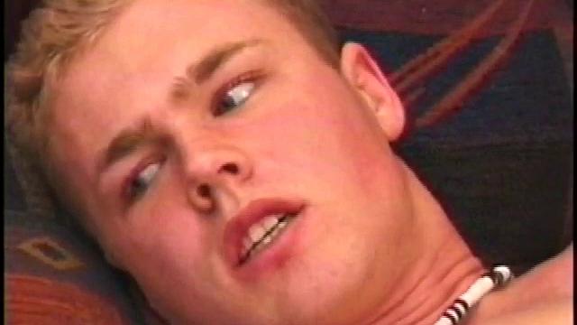 Relaxing on the couch, rett Peters announces that he hasn't gotten off in a few days and that he really wants to blow a load on his face. That big floppy dick doesn't turn into a stiffy until his fingers find his ass.