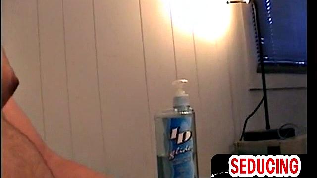 Straight guy enjoys solo session