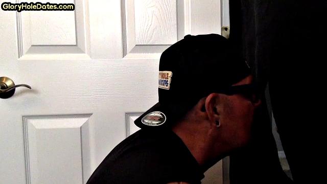 Gloryhole deepthroat DILF sucks in amateur oral scene