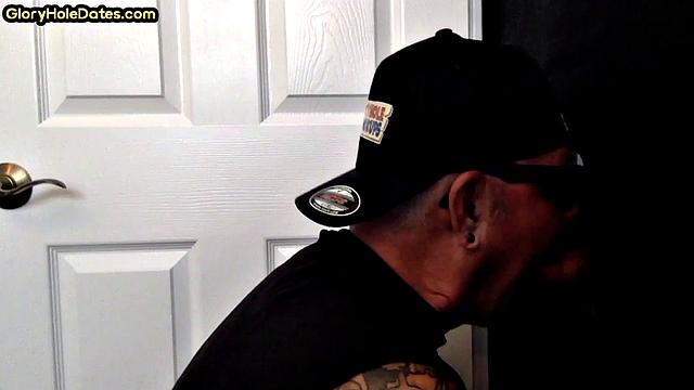 Gloryhole deepthroat DILF sucks in amateur oral scene