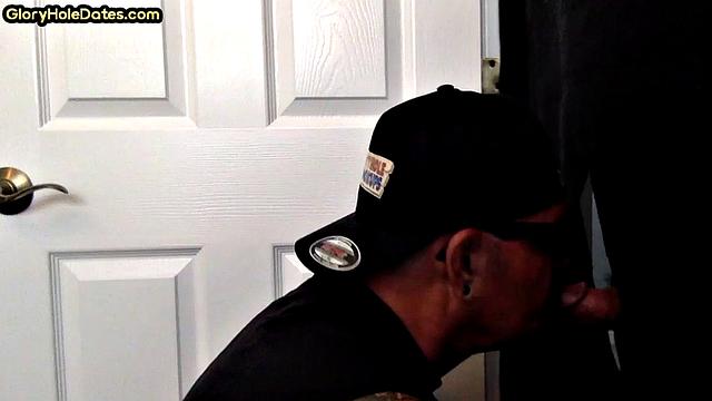 Gloryhole deepthroat DILF sucks in amateur oral scene