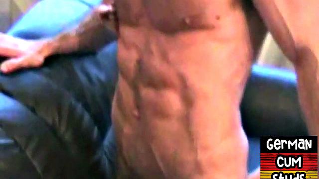 German amateur muscled DILF fucks asshole at home