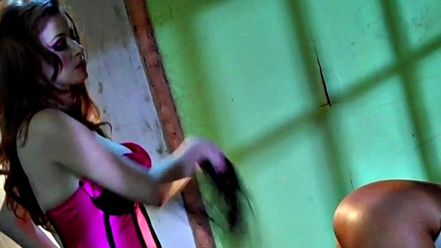 BDSM glamour les fingering squirting after toying pussy