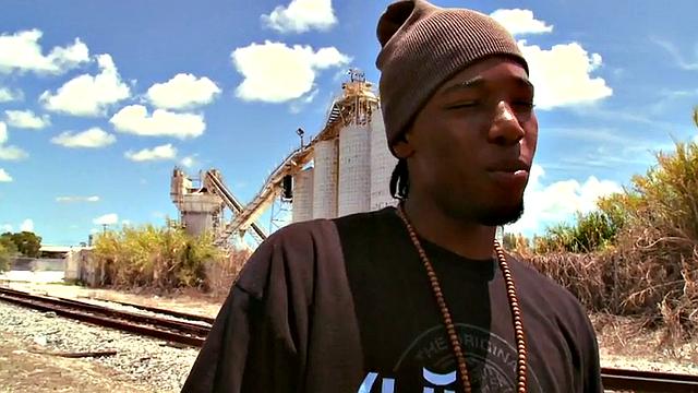 Black thug assfucked outdoors by white gay