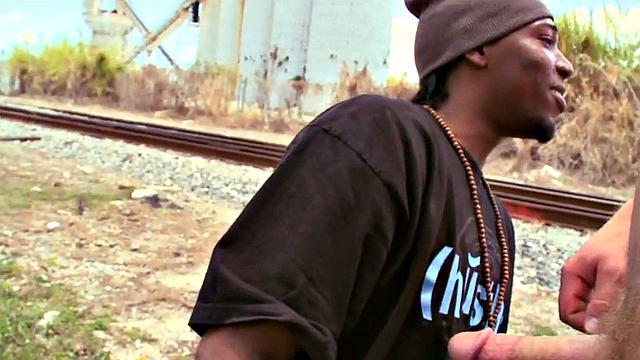 Black thug assfucked outdoors by white gay