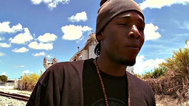 Black thug assfucked outdoors by white gay