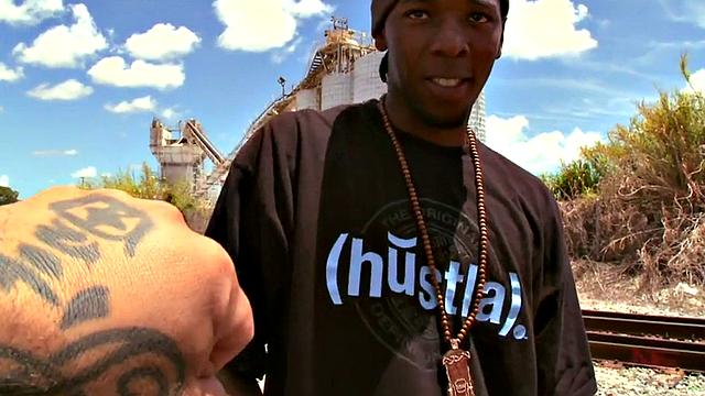 Black thug assfucked outdoors by white gay