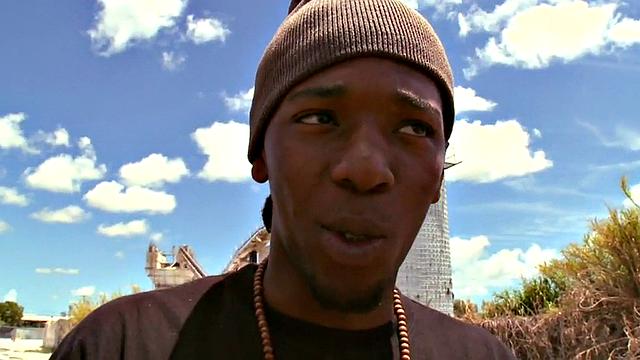 Black thug assfucked outdoors by white gay