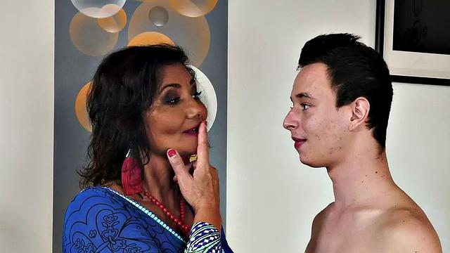 Slutty smallboobs cougar lady gets licked n fucked till load