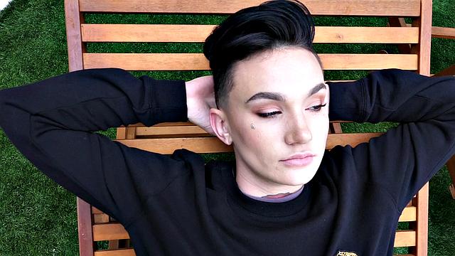 Dyke F2M fucking smoking slut