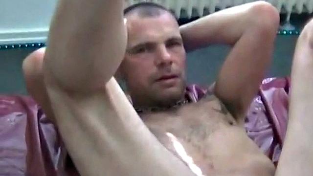 Amateur German in leather fisted in 3some while sucking