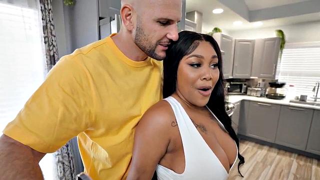 Bigbooty ebony nympho gets her titties wet