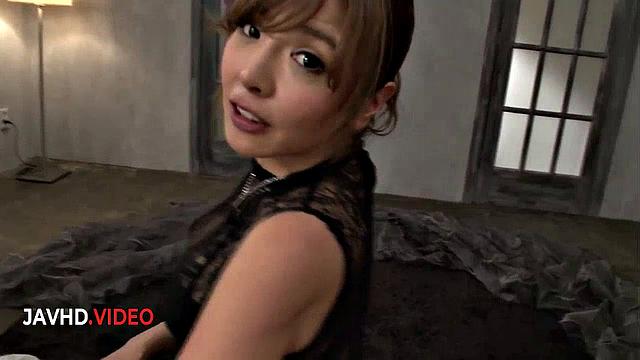 Чиэри Мацунага устроила жёсткий отсос и выдала фирменный минет на камеру!