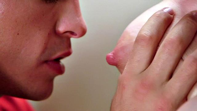 зрелая начальница получает сперму в офисе