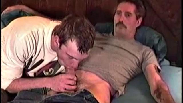 Фредди и Майк показывают класс - зрелые мужики знают, как сосать и кончить красиво