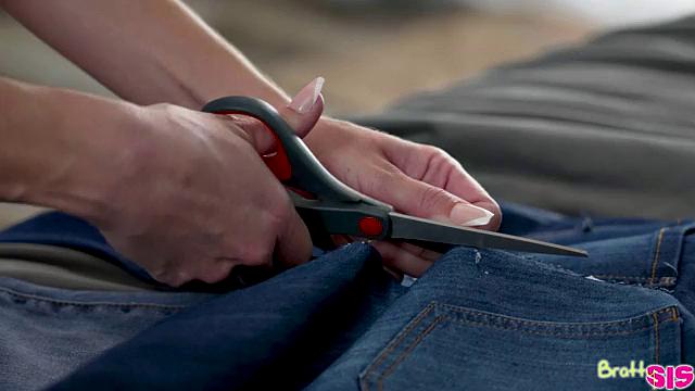 My Stepsisters Jeans Are Ripped - S24:E8