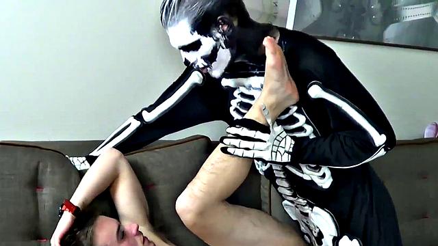 Real facial loving amateur spreading his pussy