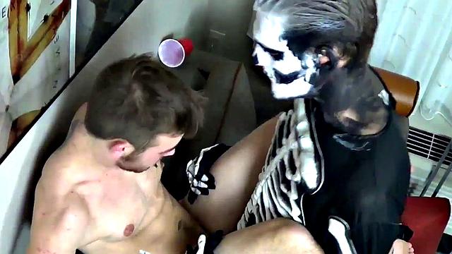 Real facial loving amateur spreading his pussy