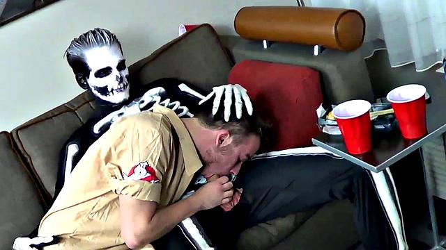 Real facial loving amateur spreading his pussy