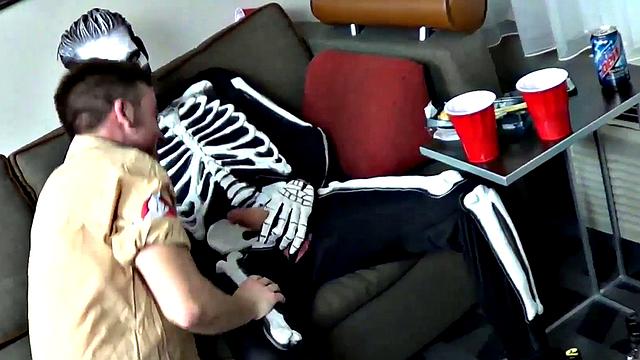 Real facial loving amateur spreading his pussy