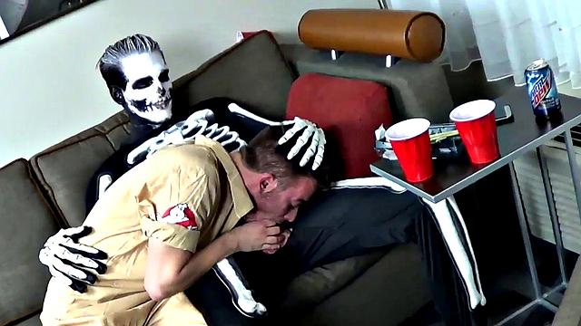 Real facial loving amateur spreading his pussy