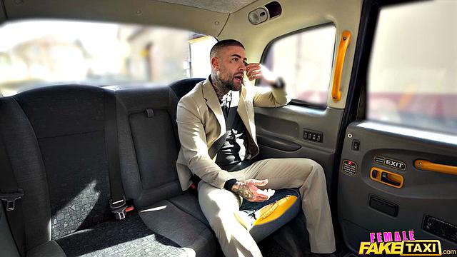 В такси вместо совета - глубокий минет и дикий секс с красавчиком перед свиданием с другой девушкой.