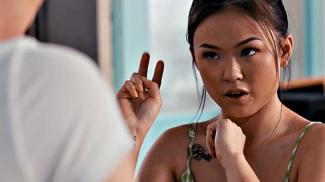 Asian lesbian seduces dyke before eating her out