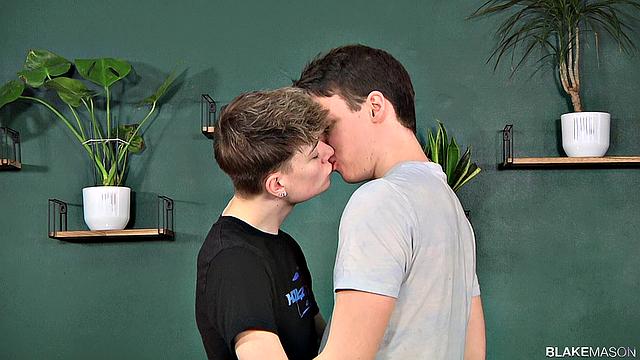 Justin Pumps A Teen Pussy - Alexis Scott &amp;amp; Justin Tiempo