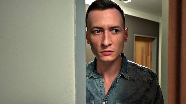 Стройная брюнетка жестко трахается в хостеле