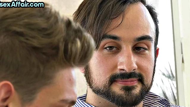 Смотри, как пышная любительница кайфует в жёстком тройничке