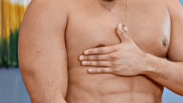 Muscular eagee jock enjoys wanking cock and cumming on himself